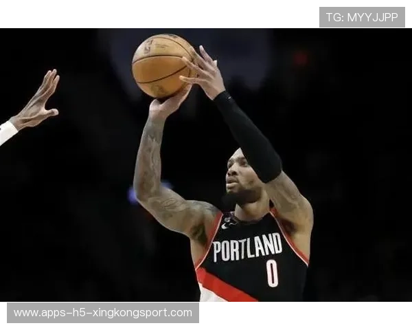 利拉德中线LOGO区域连续三投命中